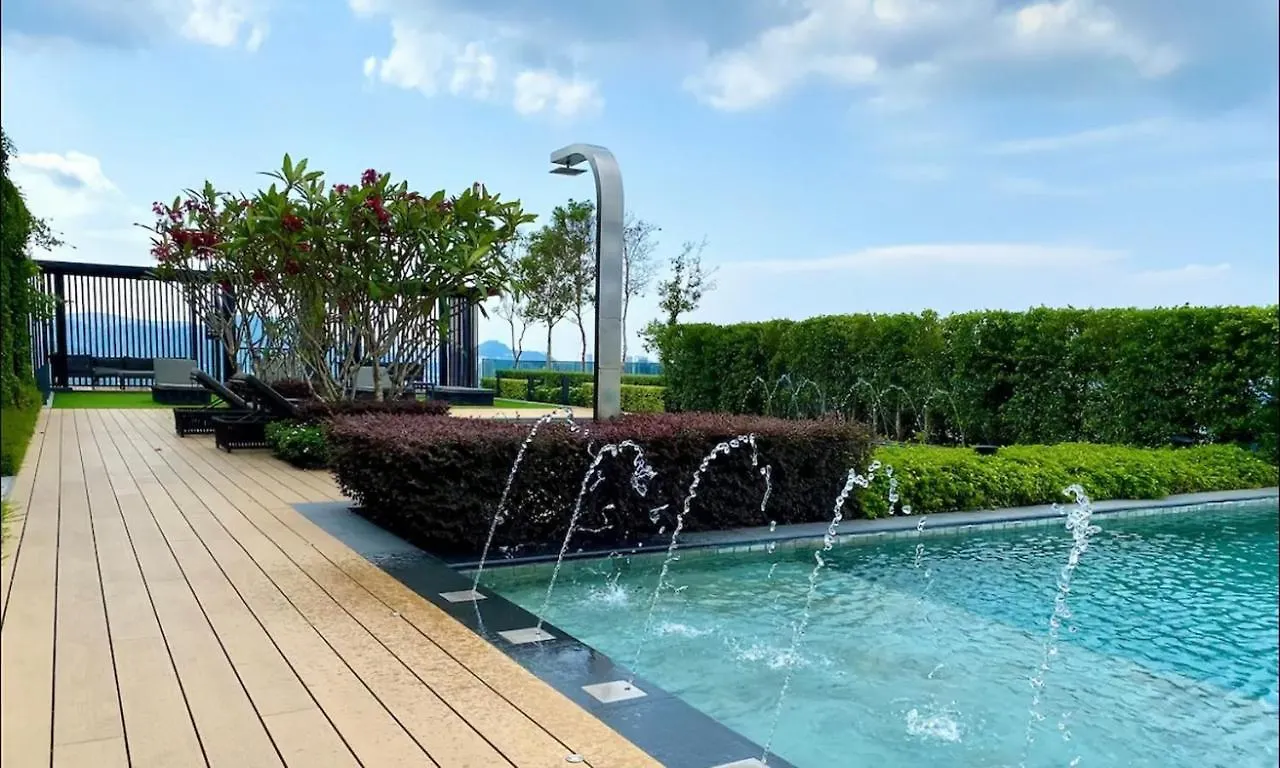 Skypool With Seaview 8Pax Beacon Executive Suites - Georgetown City Centre - 3Km To Komtar George Town
